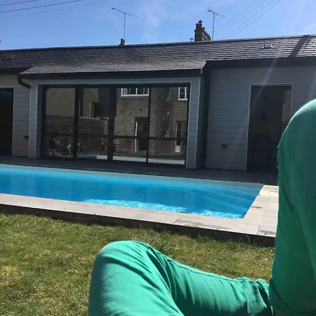 Jolie Maison Avec Piscine, Proche Mt St Michel بيت للعطل آفروشْ