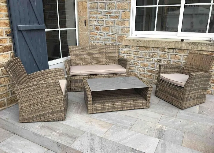 Prázdninový dům Jolie Maison Avec Piscine, Proche Mt St Michel *